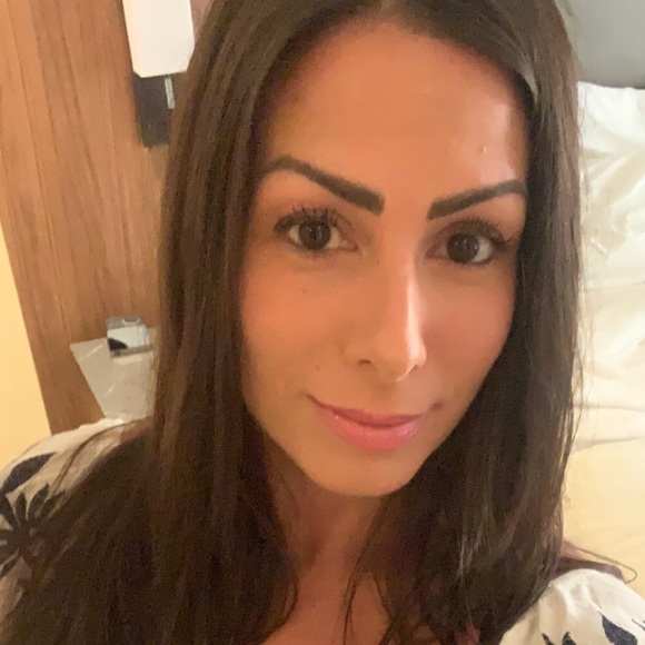 Meet your Posher, Deanna - Picture 1 of 6